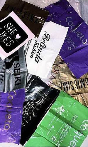 Sacola plástica alça camiseta personalizada Sacola plástica alça camiseta personalizada